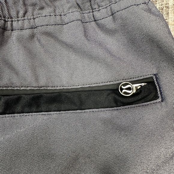 Lululemon Varsity Track Shorts Women’s 4 Linerless Grey Black Tie Waist Pockets - Picture 7 of 9